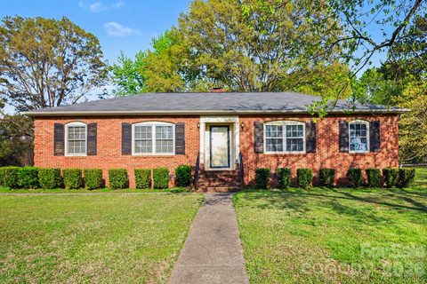2627 Scarlet Circle sold home in Taragate Farms, Charlotte, NC