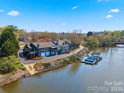 2200 6th Street sold condo in Lakeside Condominiums, Hickory, NC