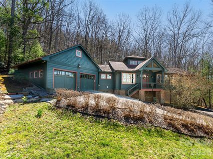 39 Oak Hollow Drive active home in Oak Hollow, Asheville, NC