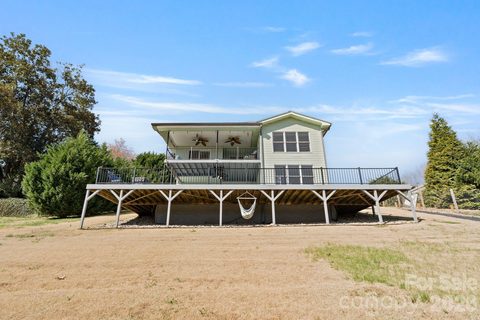 A home in Knolls Point