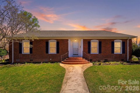 1280 Queensgate Street sold home in Kingswood, Gastonia, NC