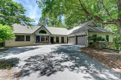 109 Chattooga Run active home in Champion Hills, Hendersonville, NC