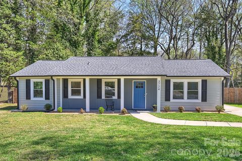 3724 Cobbleridge Drive active home in Cobblestone, Charlotte, NC