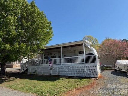 145 Grand View Drive active home in Badin Shores Resort, New London, NC