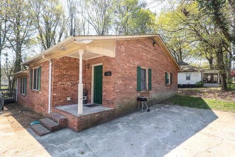 1401 W Mauney Avenue pending multi-family property in Oakwood Park, Gastonia, NC