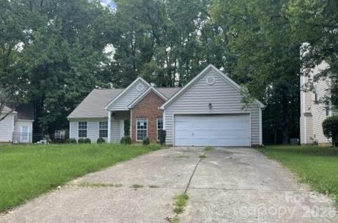6213 Nevin Road pending home in Forest Pond, Charlotte, NC