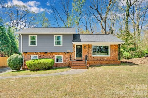 6616 Highbrook Drive pending home in Idlewild, Charlotte, NC