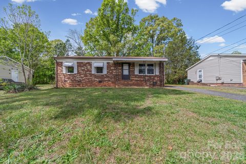 661 Kilborne Drive pending home in Matthews Acres, Gastonia, NC