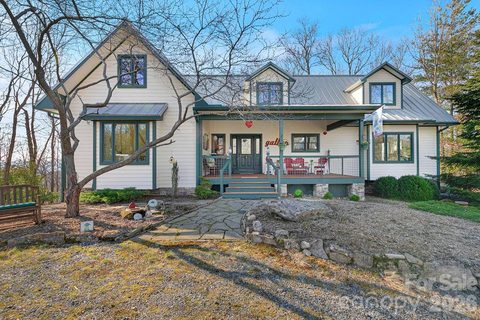 40 Walnut Ridge Circle active home in Eagle Lake, Brevard, NC