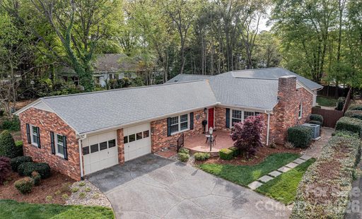 923 1st Street sold home in Combford Park, Hickory, NC