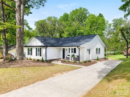 7606 Walnut Wood Drive sold home in Chestnut Lake, Charlotte, NC