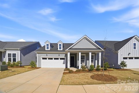 7104 Wayfarer Drive active home in Griffith Lakes, Charlotte, NC