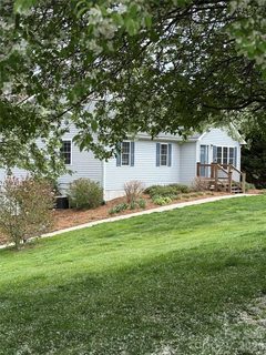 140 Forest Bend Drive sold home in Meadow Woods, Horse Shoe, NC