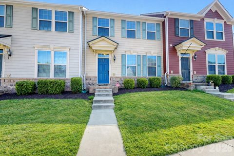 1637 Fleetwood Drive pending home in Bryant Park, Charlotte, NC