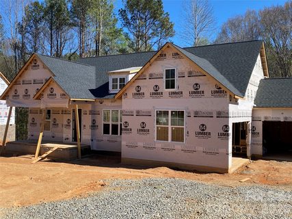 183 Chaska Loop active home in Falls Cove, Troutman, NC