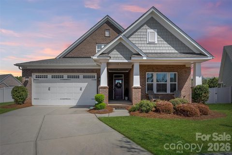 8400 Bretton Woods Drive pending home in Mint Hill Commons, Charlotte, NC