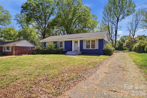 5906 Whitingham Drive sold home in Hampshire Hills, Charlotte, NC