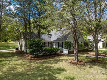 7456 Crowflock Court pending home in Candlewyck, Charlotte, NC