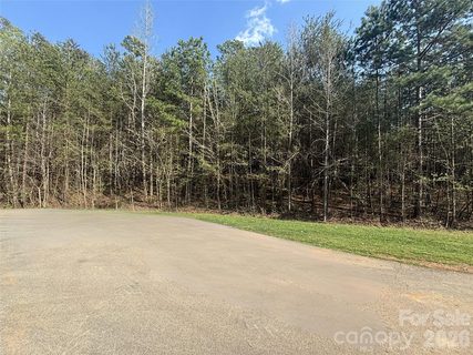 210 Kingfisher Drive active lot in Heron Bay, New London, NC