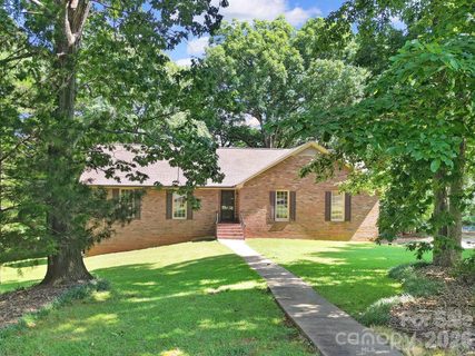 8927 Scarsdale Drive sold home in Glencroft, Mint Hill, NC