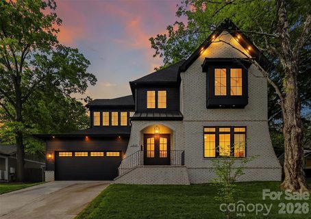 910 Everett Place
