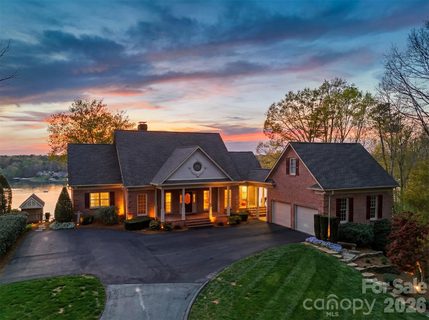 3820 8th Street Place sold home in Governors Harbour, Hickory, NC