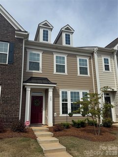 909 Cobbled Way pending townhome in Elizabeth, Fort Mill, SC