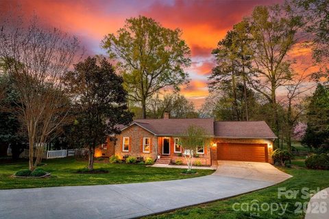 8215 Chandos Place sold home in Breckenridge, Huntersville, NC
