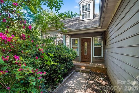 702 Foxborough Road sold home in Autumn Glen, Charlotte, NC