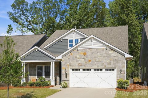 2002 Belle Mont Farm Avenue pending home in Cresswind At Wesley Chapel, Monroe, NC