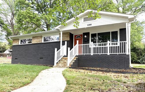 1200 Weststone Drive pending home in Westchester, Charlotte, NC