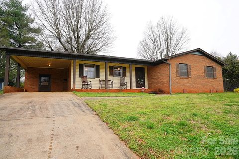 915 Woods Drive sold home in Park Grove, Statesville, NC