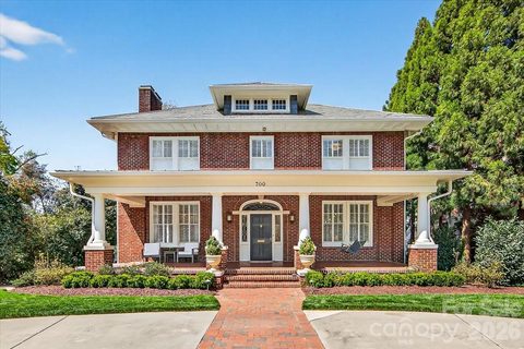 700 Queens Road