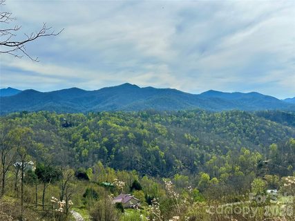 000 Sunset Mountain Road active home in Sunset Mountain, Bakersville, NC