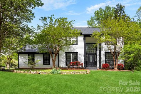 8413 Woodford Bridge Drive sold home in Wedgewood, Charlotte, NC