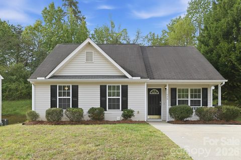 11026 Olde English Drive sold home in Fox Glenn, Charlotte, NC