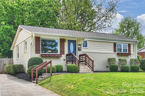 2314 Crestview Drive pending home in Biddleville, Charlotte, NC
