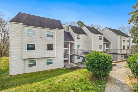 9119 Spyglass Place active condo in Pawtuckett On The Green, Charlotte, NC