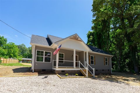 7426 Hambright Road sold home in Norman Woods, Huntersville, NC