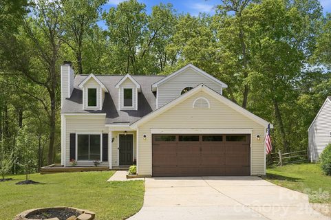 1629 Oak Knoll Lane sold home in Northwoods, Charlotte, NC