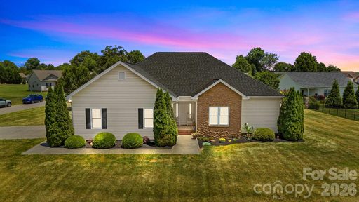 104 Castle Pines Lane sold home in Castlegate, Statesville, NC