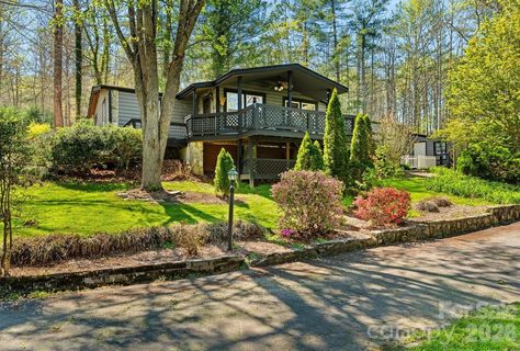 Homes in Mountain Shadows, Fairview