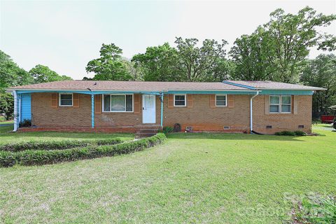 104 Pinetree Drive sold home in Forest Park, Matthews, NC