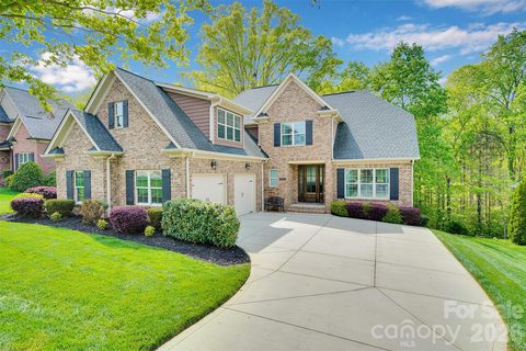 2365 Shiny Leaf Drive sold home in Fairfield Forest, Denver, NC