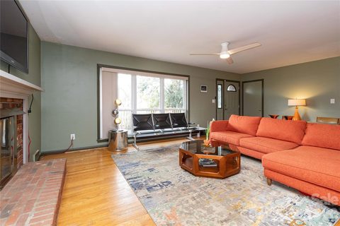 3 Quail Cove Road pending home in Woodland Hills, Asheville, NC