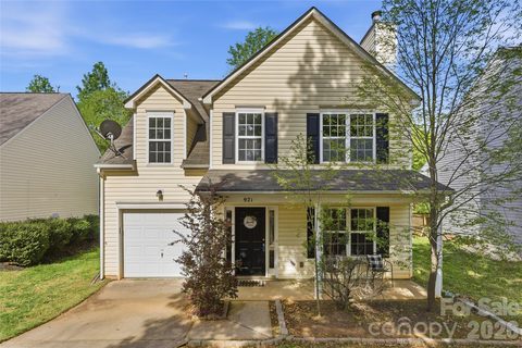 921 Grass Hollow Court sold home in Grass Meadows, Charlotte, NC