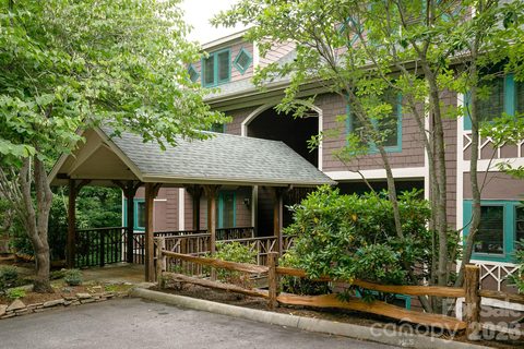 222 Creekside Way active home in Mountain Air, Burnsville, NC