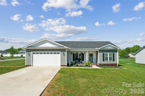 105 E Dundee Court active home in Celtic Ridge, Statesville, NC