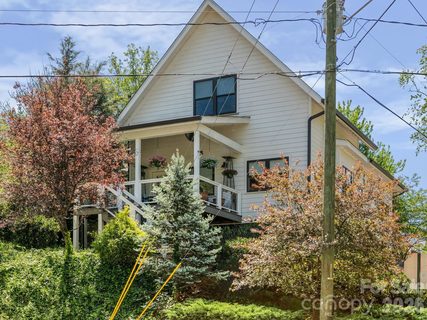 46 Rumbough Place pending home in Malvern Hills, Asheville, NC