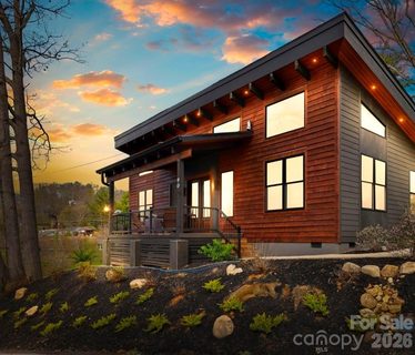 90 Summitt Street active home in Brookmont, Waynesville, NC